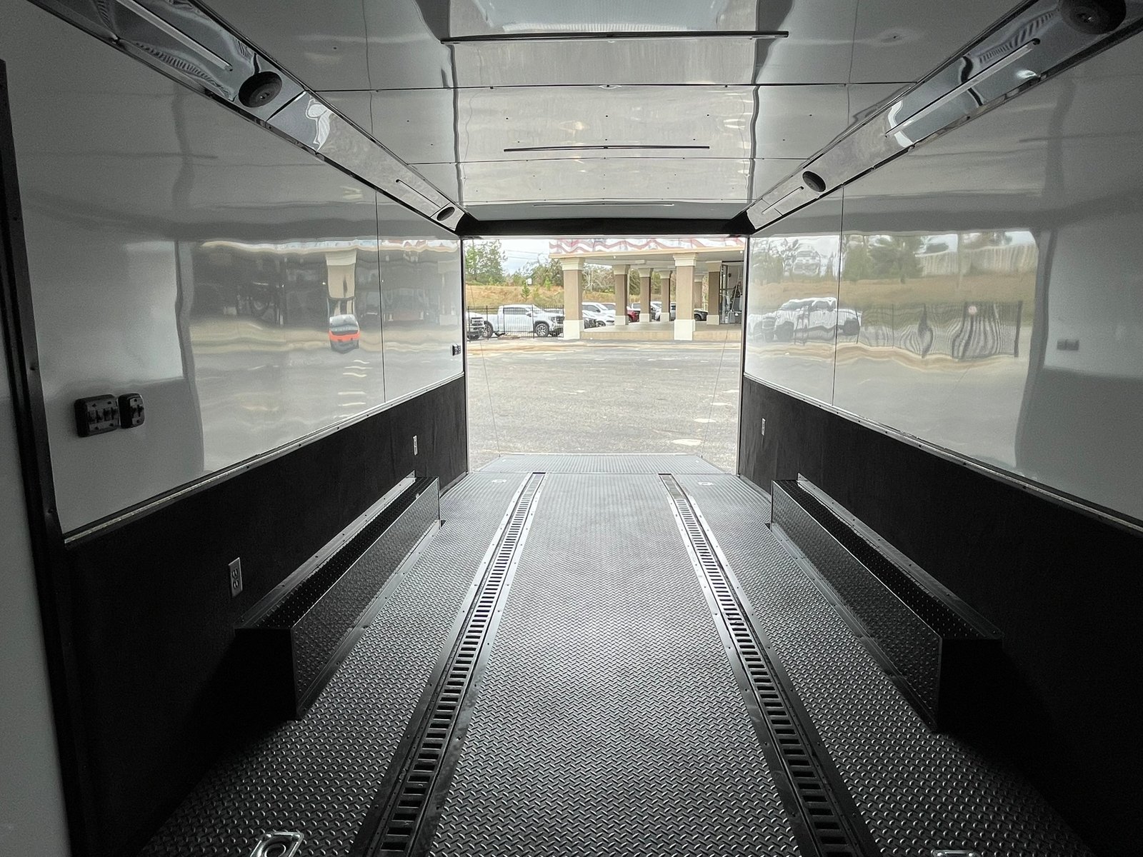 2023 8.5X24 CARGO TRAILER, TANEM AXLE, REAR RAMP, 84", RAMP, 7000GVWR - Image 12