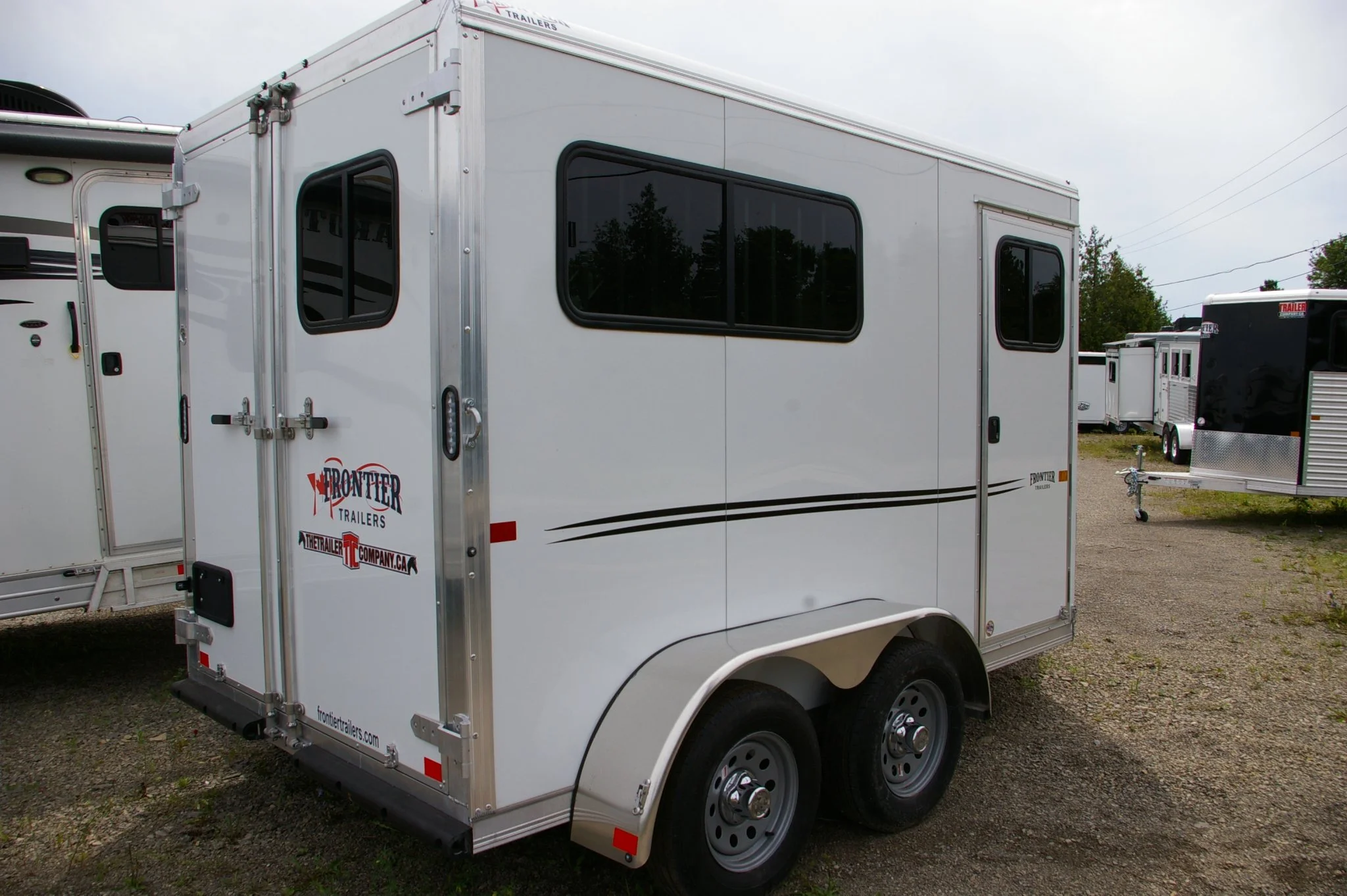 2027 STRIDER SERIES LITE/SLANT 3-HORSE, 84", ALUMINUM, WHITE, 7000GVWR