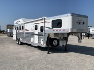 Living quarters horse trailer